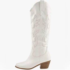 Size 10. White cow girl boots